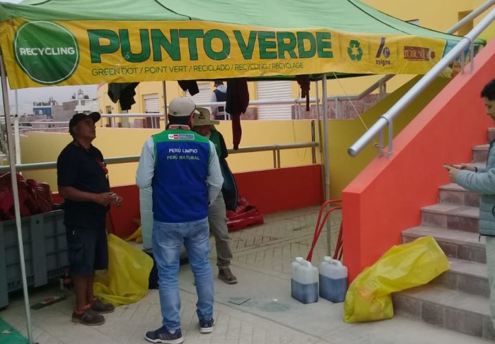 Autoridades ambientales en el Punto Verde de Moquegua